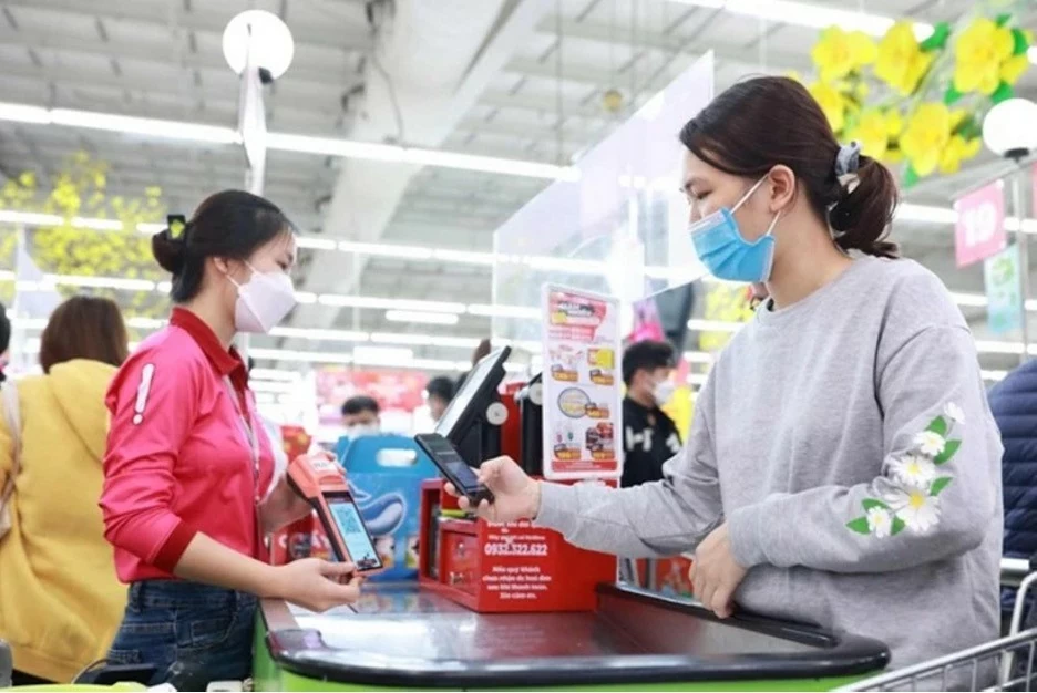 Cashless payment at Big C Thang Long. (Photo: laodong.vn) Cashless payment at Big C Thang Long. (Photo: laodong.vn)