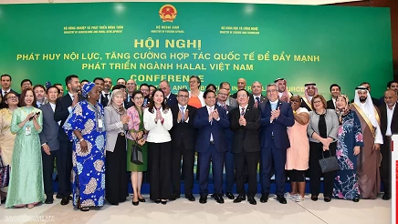 Vietnam aims to become crucial link in global supply chain of Halal products: Prime Minister