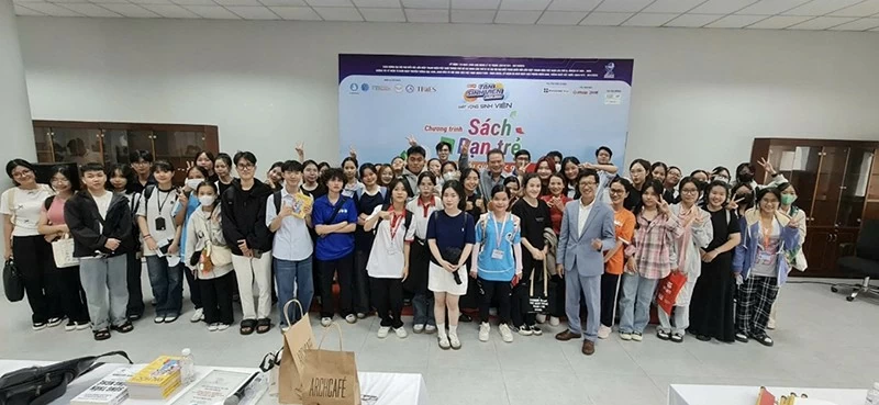 Author Trần Sĩ Chương engaged with students in Ho Chi Minh City on the afternoon of October 5 Author Trần Sĩ Chương engaged with students in Ho Chi Minh City on the afternoon of October 5