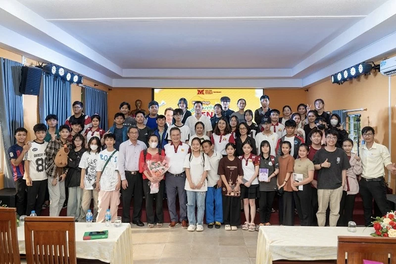 Chat with Gen Z Book tour: 'Chat with Gen Z'