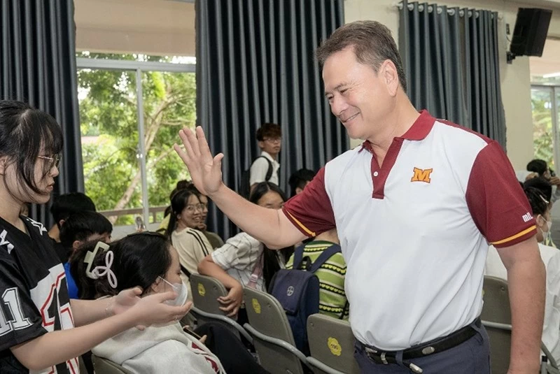 Chat with Gen Z Book tour: 'Chat with Gen Z'