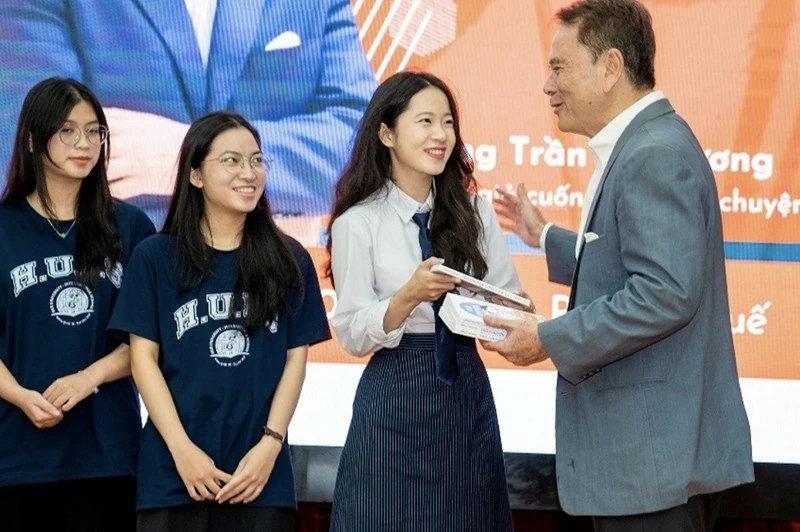 Chat with Gen Z Book tour: 'Chat with Gen Z'