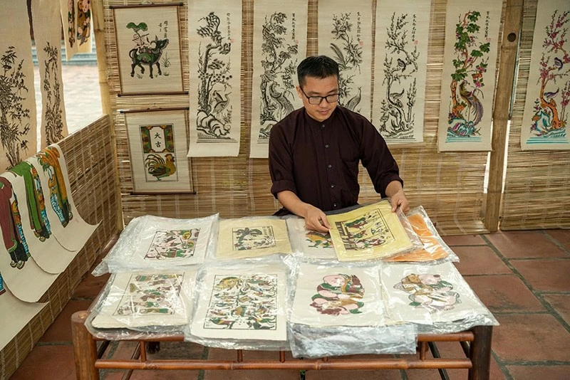 Nguyen Huu Dao is a passionate young artisan dedicated to preserving his family's invaluable tradition, which is also an essential part of the nation’s cultural heritage. Nguyen Huu Dao is a passionate young artisan dedicated to preserving his family's invaluable tradition, which is also an essential part of the nation’s cultural heritage.