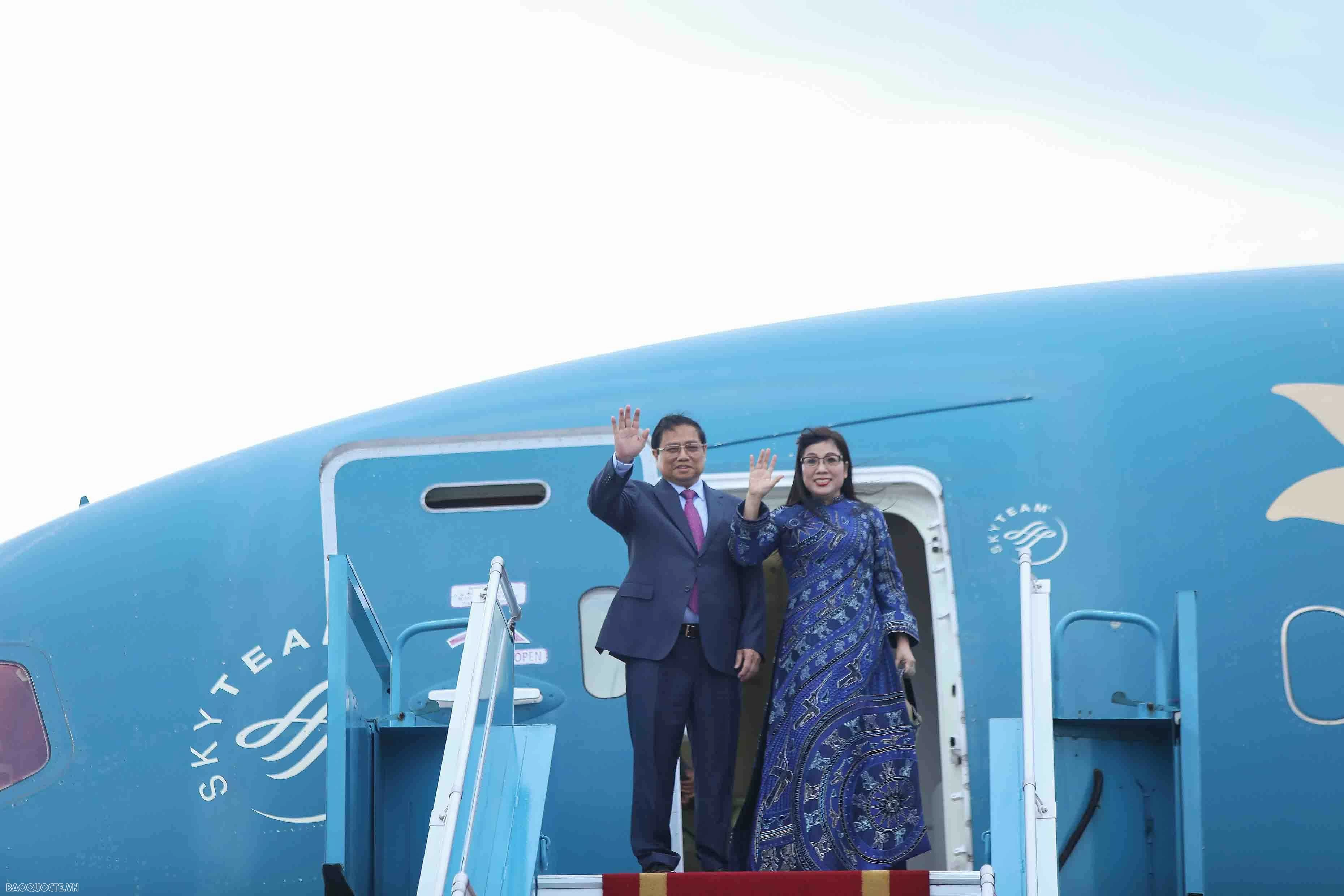 Thủ tướng Phạm Minh Chính và Phu nhân bắt đầu chuyến công tác tới UAE, Qatar và Saudi Arabia. (Ảnh: Nguyễn HỒng) Thủ tướng Phạm Minh Chính và Phu nhân bắt đầu chuyến công tác tới UAE, Qatar và Saudi Arabia. (Ảnh: Nguyễn HỒng)