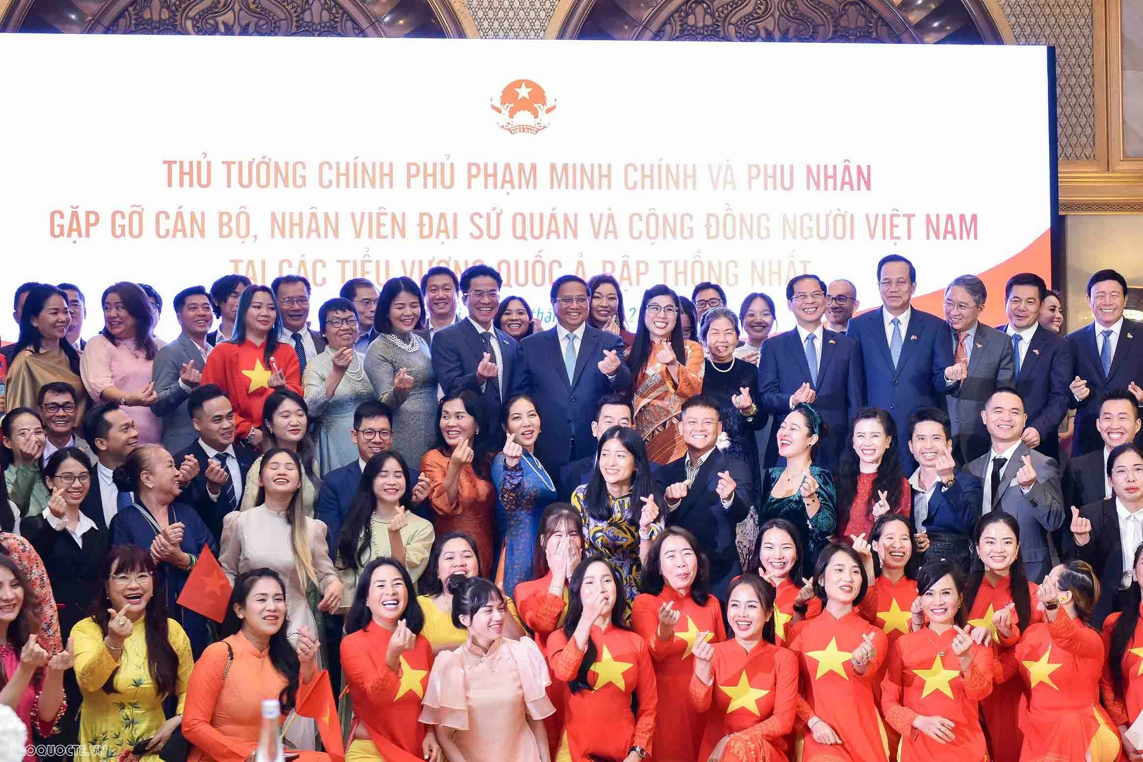 PM Pham Minh Chinh meets Vietnamese community in Abu Dhabi PM Pham Minh Chinh meets Vietnamese community in Abu Dhabi