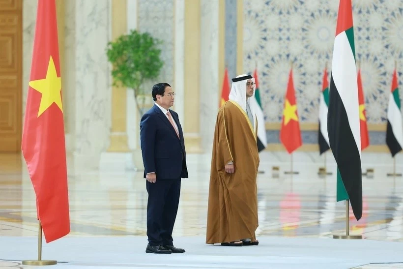 Welcome ceremony with a 21-cannon salute for Prime Minister Pham Minh Chinh in Abu Dhabi Welcome ceremony with a 21-cannon salute for Prime Minister Pham Minh Chinh in Abu Dhabi