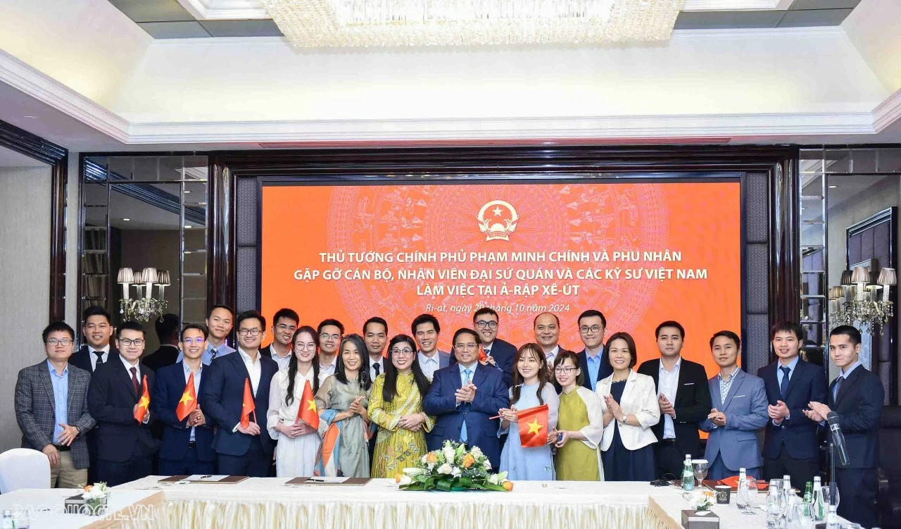 PM Pham Minh Chinh meets Vietnamese community in Saudi Arabia PM Pham Minh Chinh meets Vietnamese community in Saudi Arabia