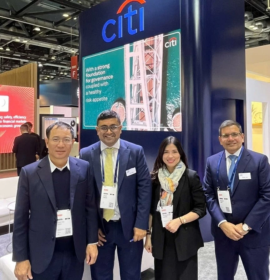 Đoàn công tác Agribank gặp gỡ, trao đổi với đại diện các ngân hàng thương mại và tổ chức cung ứng dịch vụ tài chính quốc tế. Đoàn công tác Agribank gặp gỡ, trao đổi với đại diện các ngân hàng thương mại và tổ chức cung ứng dịch vụ tài chính quốc tế.