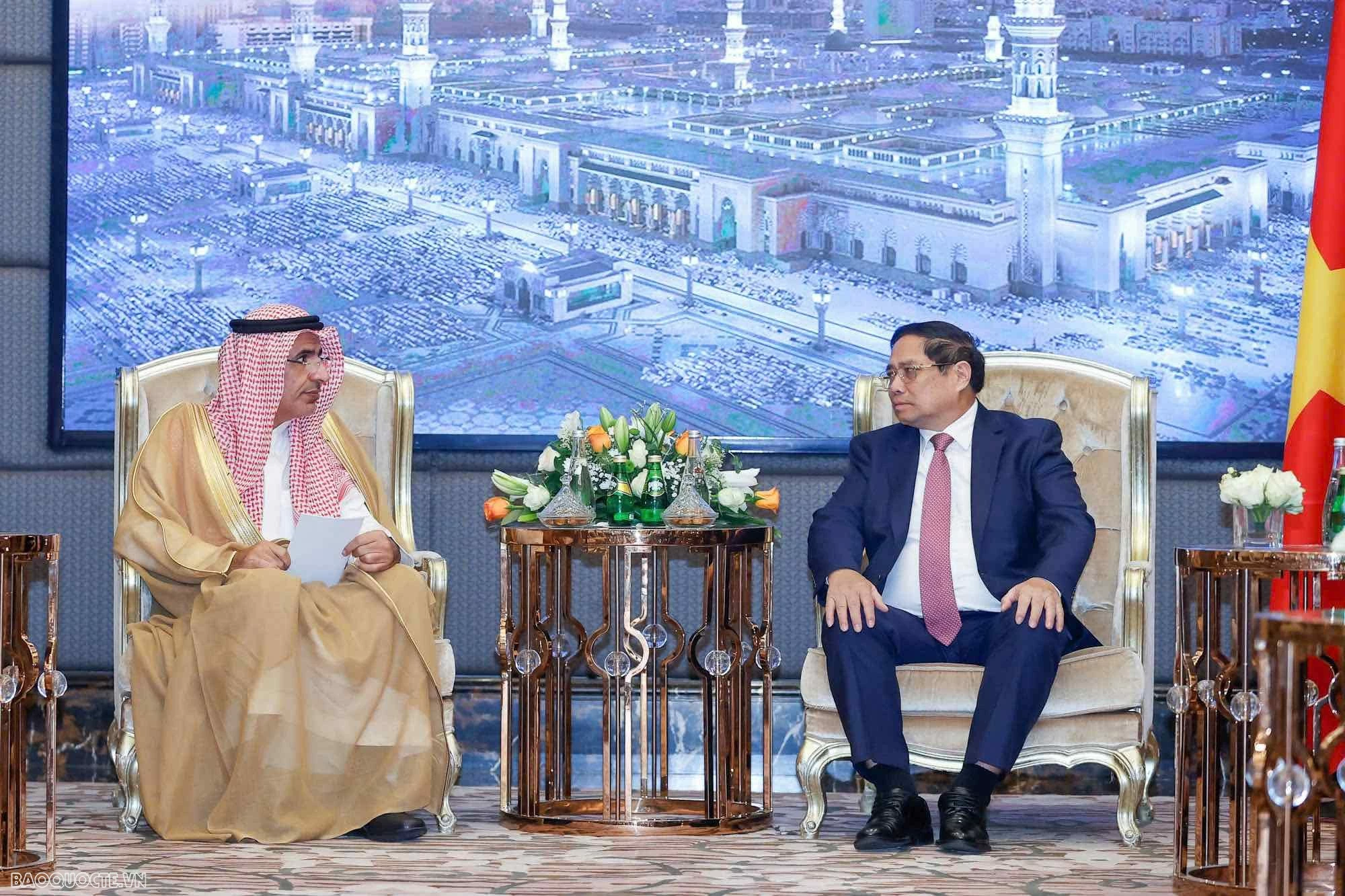 PM Pham Minh Chinh works with leaders of Saudi Arabia’s major firms in Riyadh PM Pham Minh Chinh works with leaders of Saudi Arabia’s major firms in Riyadh