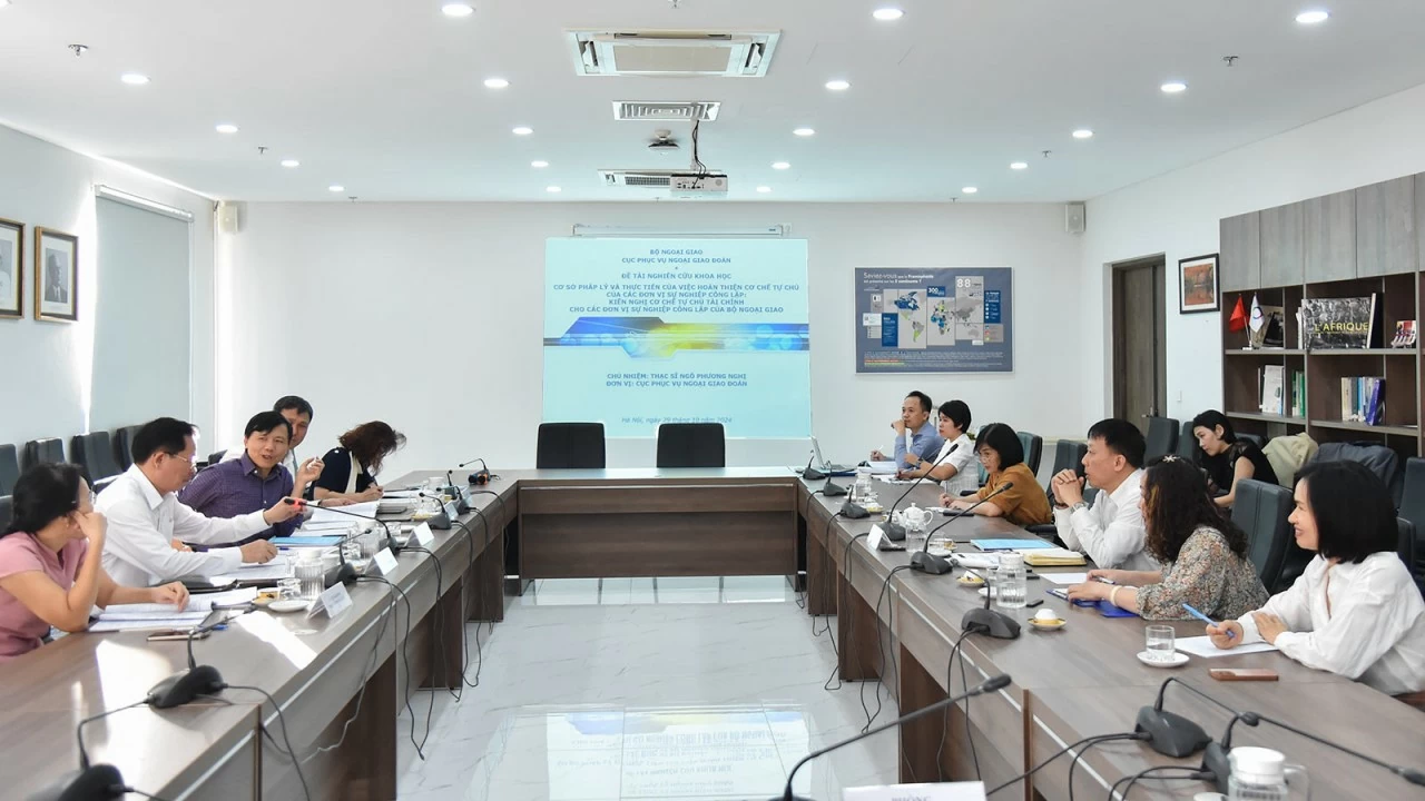 Service Department for Diplomatic Corps defends scientific research on innovating financial autonomy mechanisms for public service units Service Department for Diplomatic Corps defends scientific research on innovating financial autonomy mechanisms for public service units