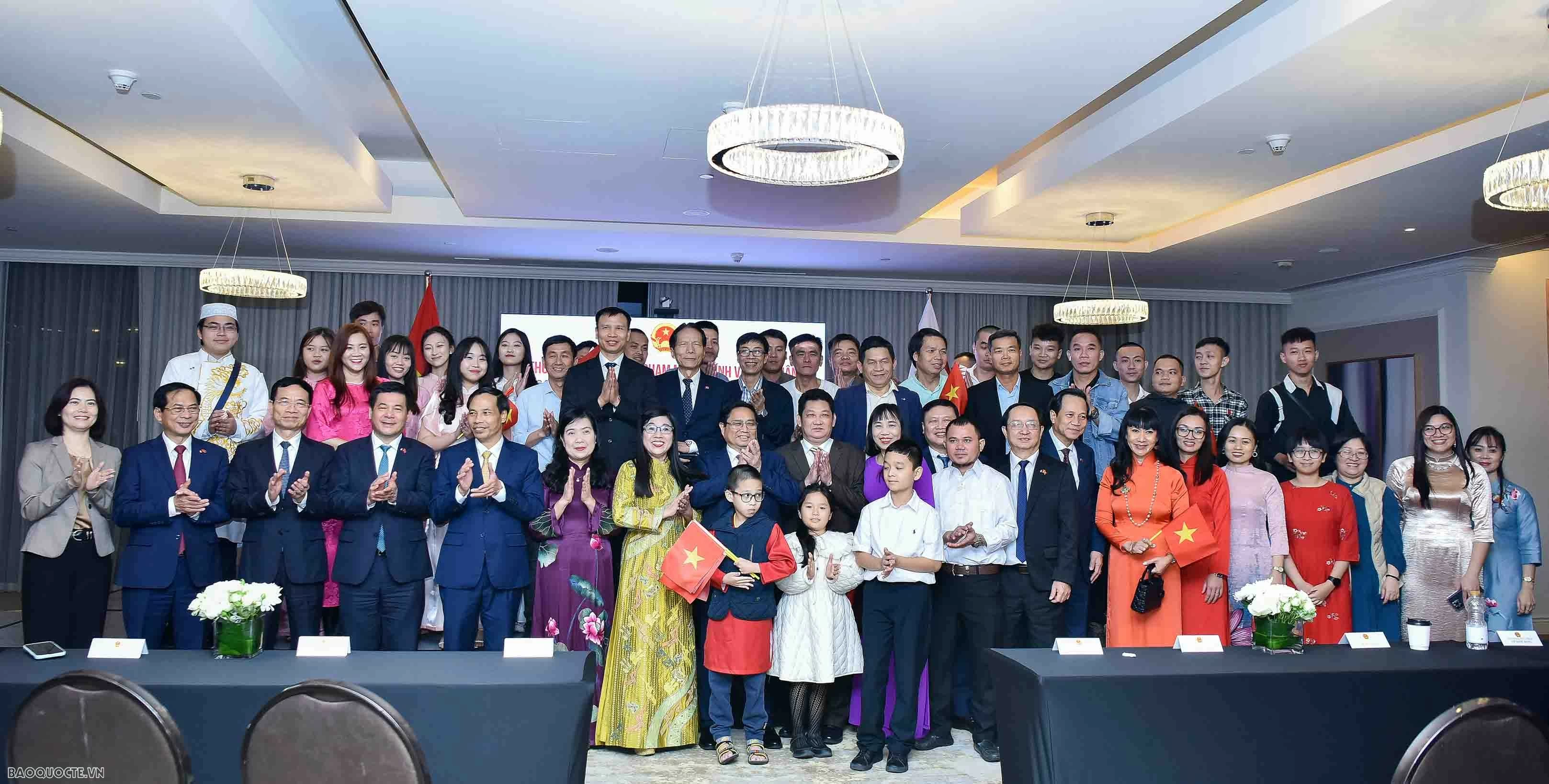 PM Pham Minh Chinh meets with representatives of Vietnamese community in Qatar PM Pham Minh Chinh meets with representatives of Vietnamese community in Qatar