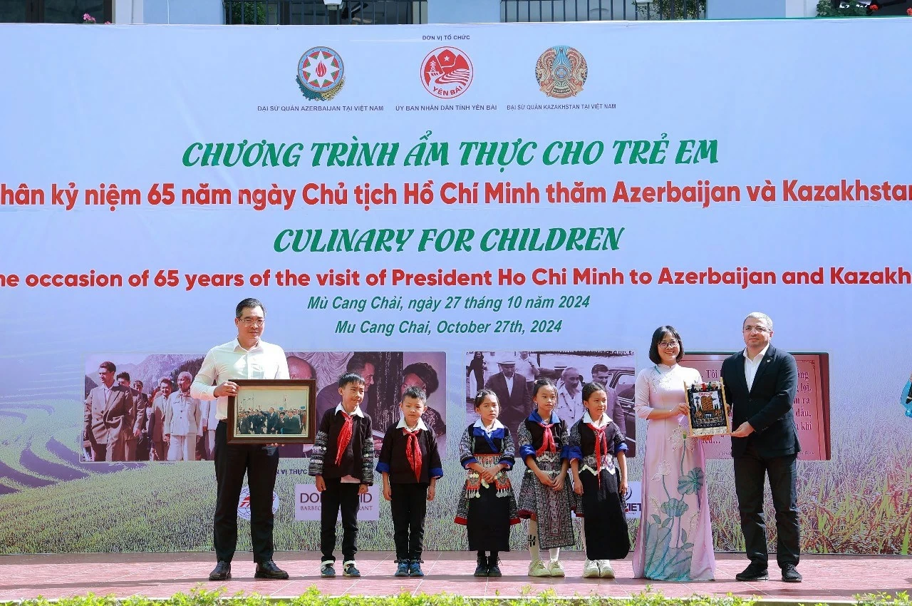 Chương trình 'Ẩm thực cho em' tại Mù Căng Chải, Yên Bái Chương trình 'Ẩm thực cho em' tại Mù Căng Chải, Yên Bái