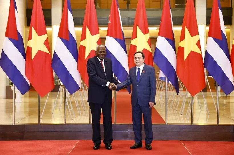 Top legislators of Vietnam, Cuba hold talks, agree to continue promoting the role of the two legislatures Top legislators of Vietnam, Cuba hold talks, agree to continue promoting the role of the two legislatures