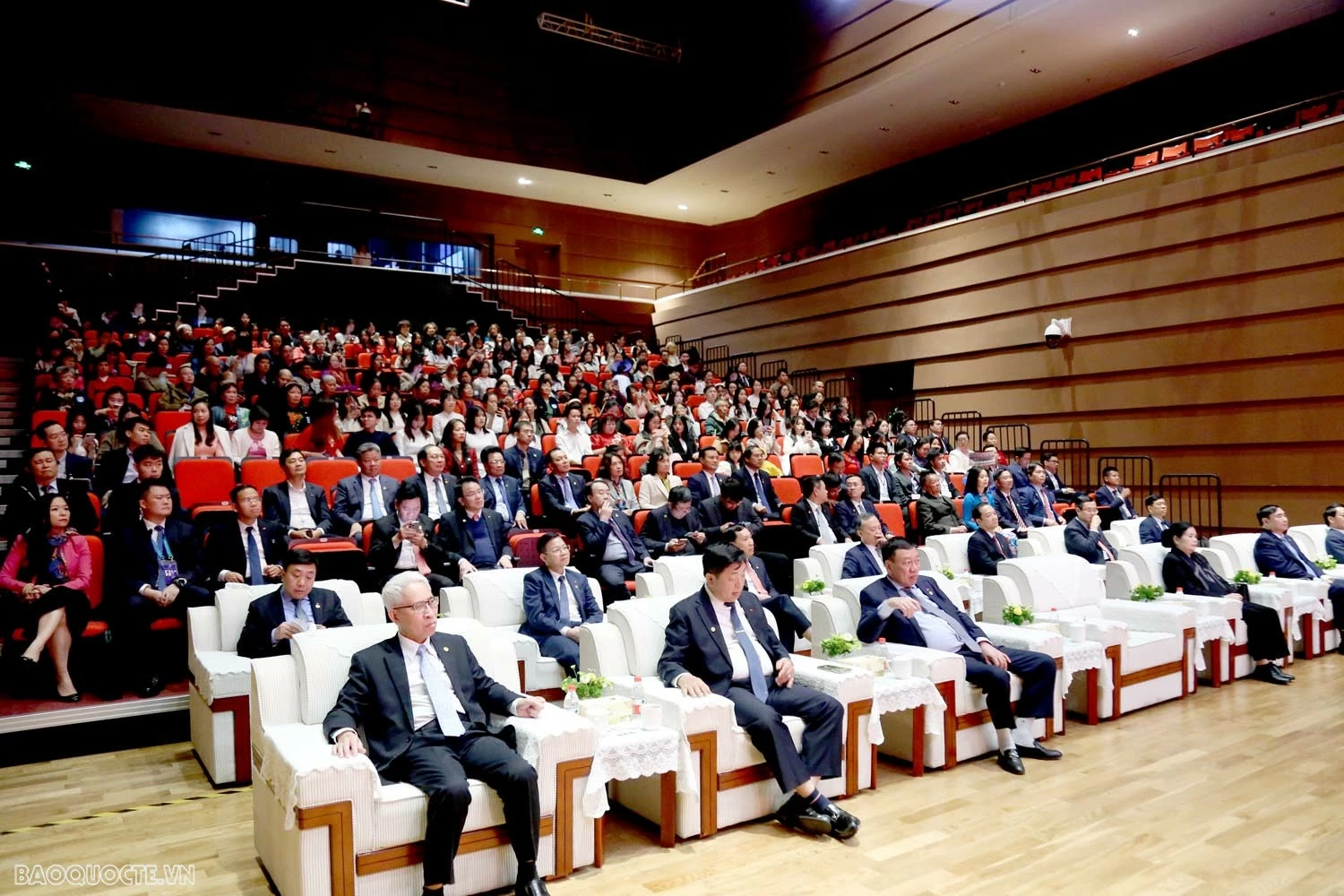 PM Pham Minh Chinh meets Vietnamese citizens in China’s Yunnan province PM Pham Minh Chinh meets Vietnamese citizens in China’s Yunnan province