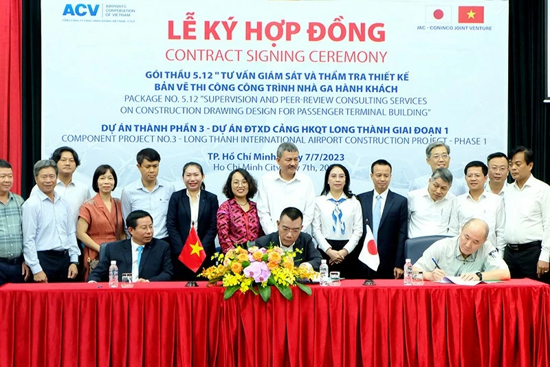 Đại diện Chủ đầu tư ACV và liên danh Tư vấn giám sát JAC - CONINCO ký hợp đầu thực hiện gói thầu Tư vấn giám sát và Thẩm tra thiết kế bản vẽ thi công công trình nhà ga hành khách - Cảng hàng không quốc tế Long Thành Đại diện Chủ đầu tư ACV và liên danh Tư vấn giám sát JAC - CONINCO ký hợp đầu thực hiện gói thầu Tư vấn giám sát và Thẩm tra thiết kế bản vẽ thi công công trình nhà ga hành khách - Cảng hàng không quốc tế Long Thành