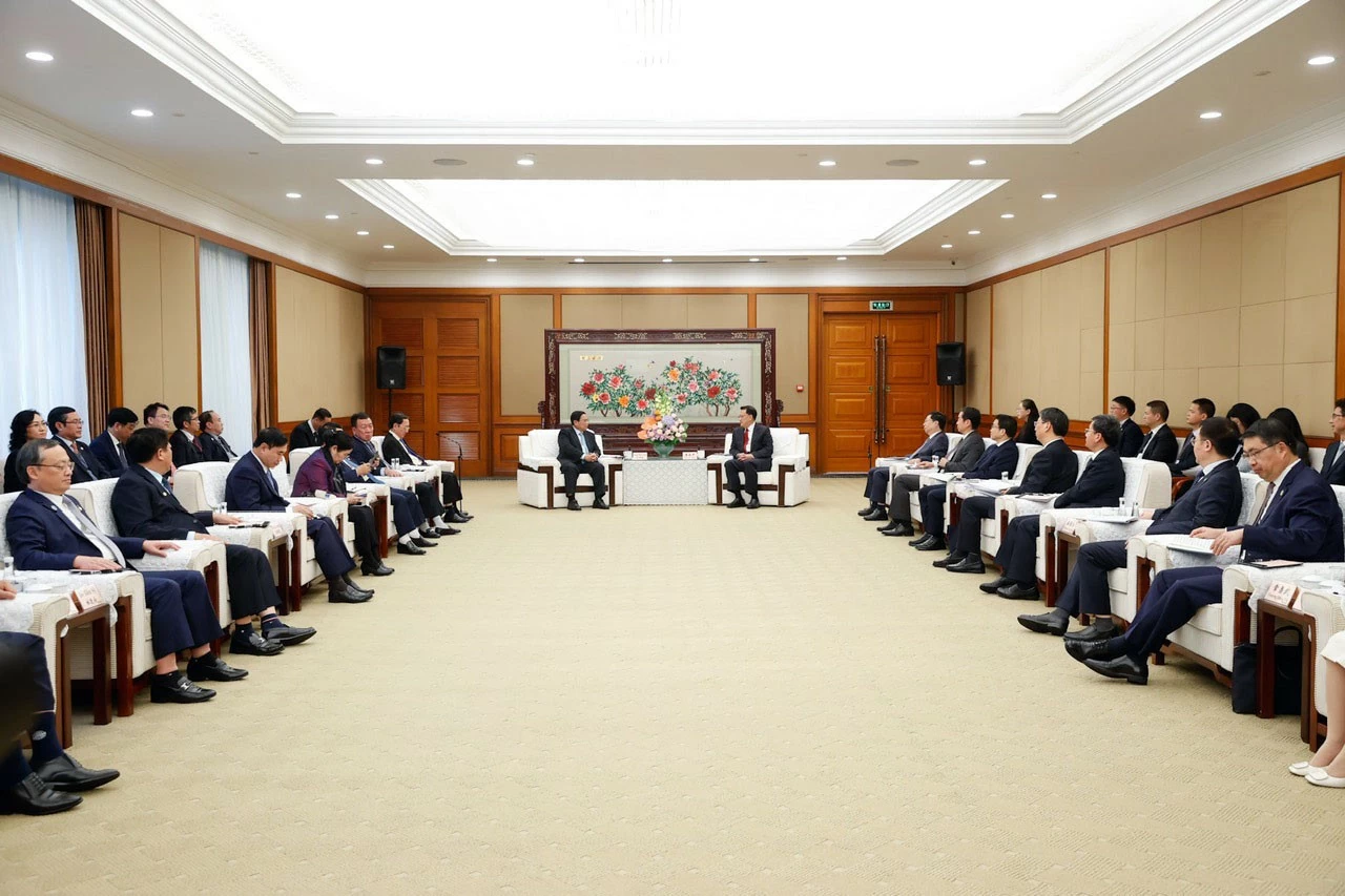 PM Pham Minh Chinh receives Secretary of the Chongqing Municipal Party Committee PM Pham Minh Chinh receives Secretary of the Chongqing Municipal Party Committee