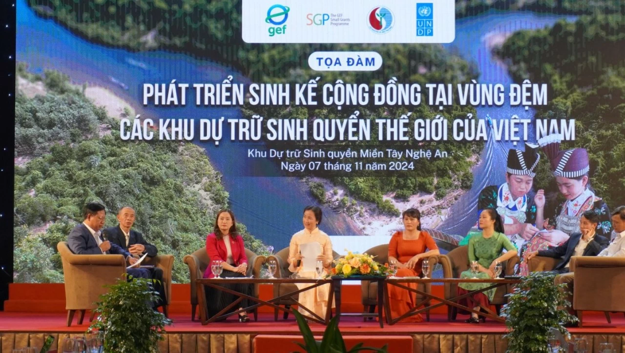 Speakers at the dialogue on supporting sustainable livelihoods for communities in the buffer zones of Viet Nam’s biosphere reserves. (Photo: UNDP) Speakers at the dialogue on supporting sustainable livelihoods for communities in the buffer zones of Viet Nam’s biosphere reserves. (Photo: UNDP)