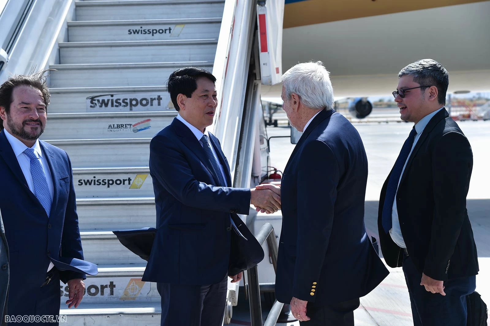 Toàn cảnh Chủ tịch nước Lương Cường đến thủ đô Santiago, bắt đầu thăm chính thức Cộng hòa Chile The State President arrives in Santiago, marking the start of an official visit to Chile