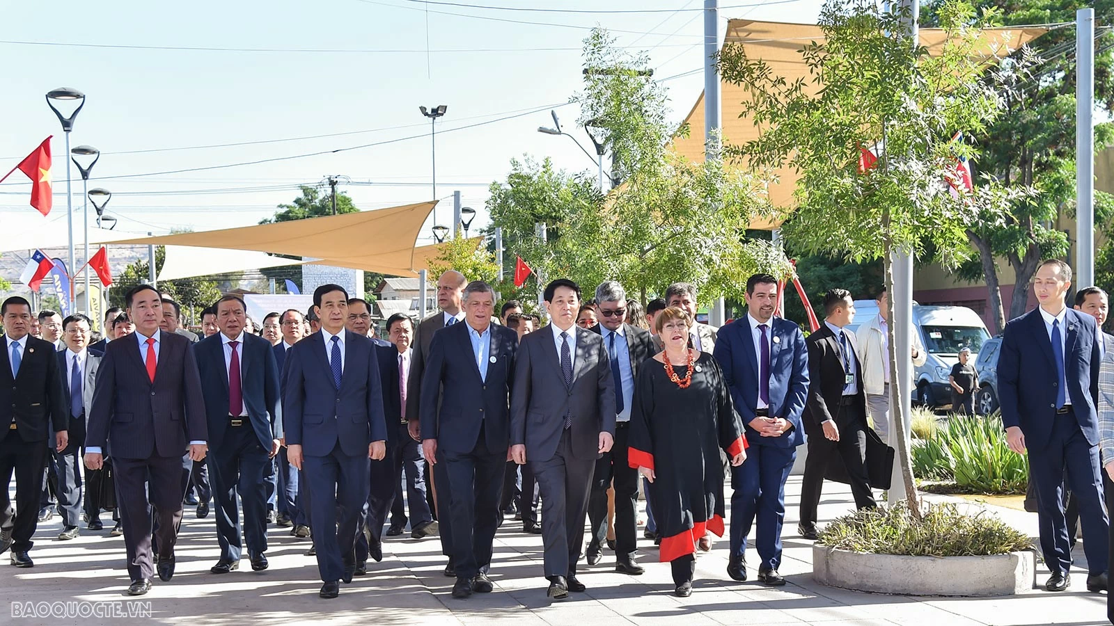 State leader lays wreath in tribute to President Ho Chi Minh in Chile's Santiago State leader lays wreath in tribute to President Ho Chi Minh in Chile's Santiago