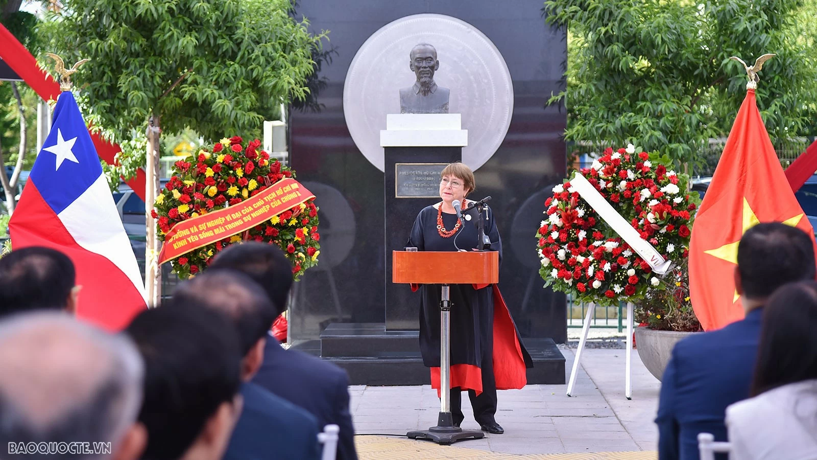 State leader lays wreath in tribute to President Ho Chi Minh in Chile's Santiago State leader lays wreath in tribute to President Ho Chi Minh in Chile's Santiago