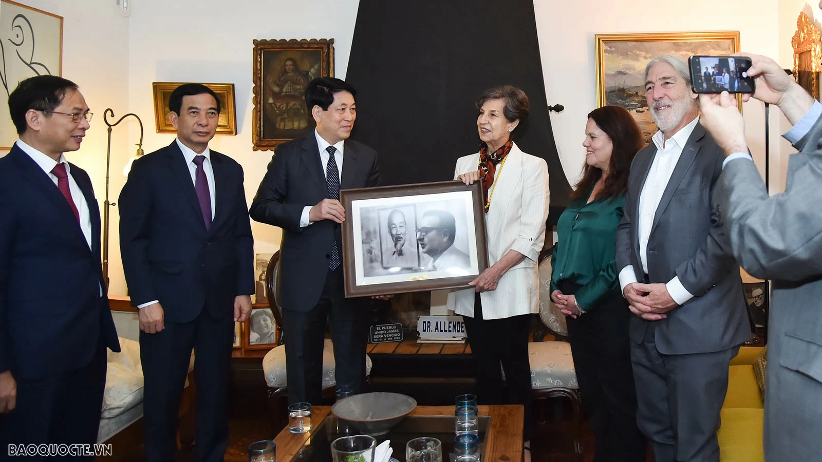 President Luong Cuong visits late Chilean President's family in Santiago President Luong Cuong visits late Chilean President's family in Santiago