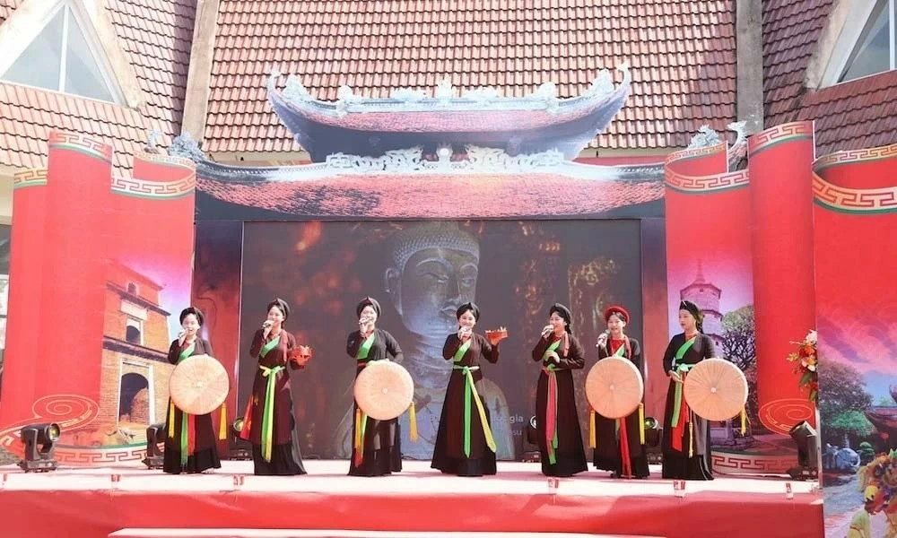 Bac Ninh Quan Ho Folk Song Theater affirms its reputation and brand Bac Ninh Quan Ho Folk Song Theater affirms its reputation and brand