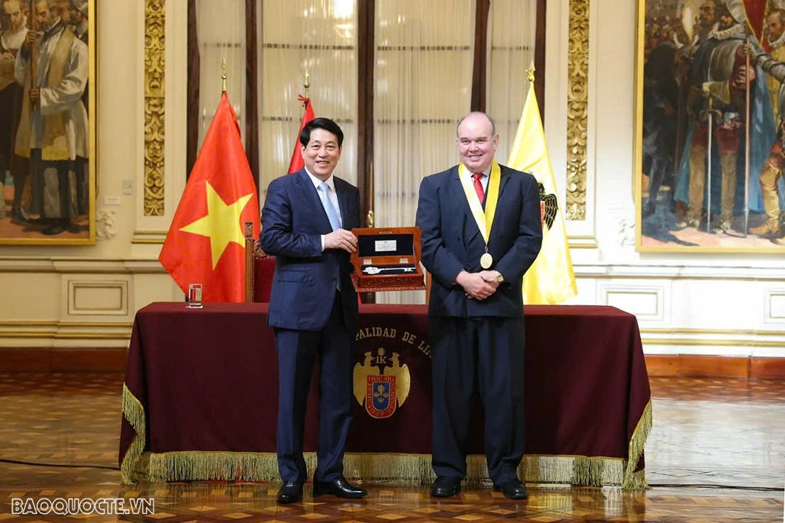 President Luong Cuong meets Lima Mayor, receives token key President Luong Cuong meets Lima Mayor, receives token key