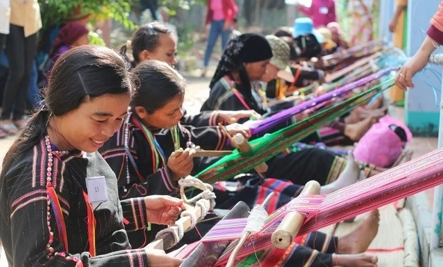 Bahnar people in Kon Tum Province weave brocade craft into cultural perservation Bahnar people in Kon Tum Province weave brocade craft into cultural perservation