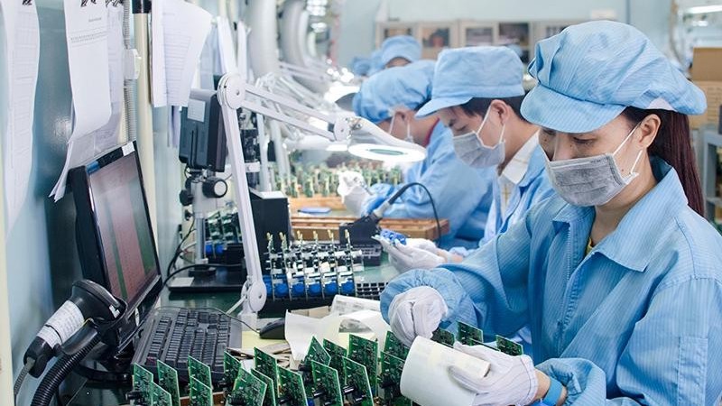 Vietnam finds opportunities to attract investments in electronics support industries