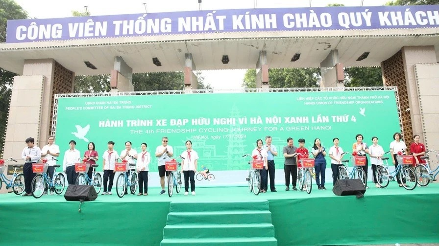 Hành trình xe đạp hữu nghị vì Hà Nội xanh Hành trình xe đạp hữu nghị vì Hà Nội xanh