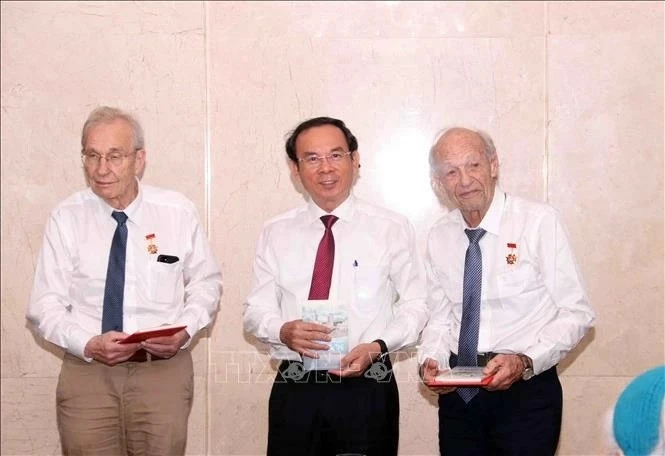 Ho Chi Minh City honours Swiss friends supporting Vietnam’s fight for peace Ho Chi Minh City honours Swiss friends supporting Vietnam’s fight for peace