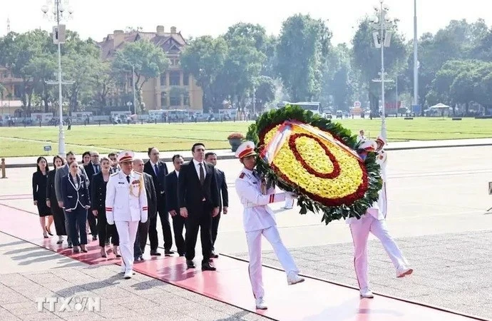 Armenian NA President pays tribute to President Ho Chi Minh Armenian NA President pays tribute to President Ho Chi Minh