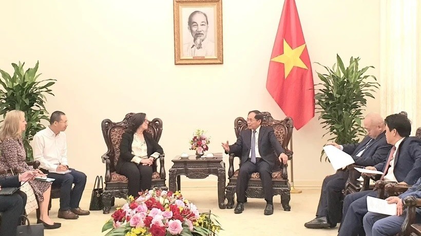 Deputy PM Bui Thanh Son receives World Bank Vice President Manuela V. Ferro