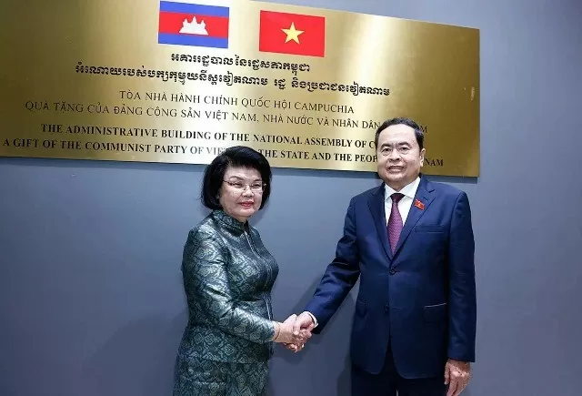 NA Chairman Tran Thanh Man attends inauguration o work symbolising Vietnam-Cambodia friendship in Phnom Penh NA Chairman Tran Thanh Man attends inauguration o work symbolising Vietnam-Cambodia friendship in Phnom Penh