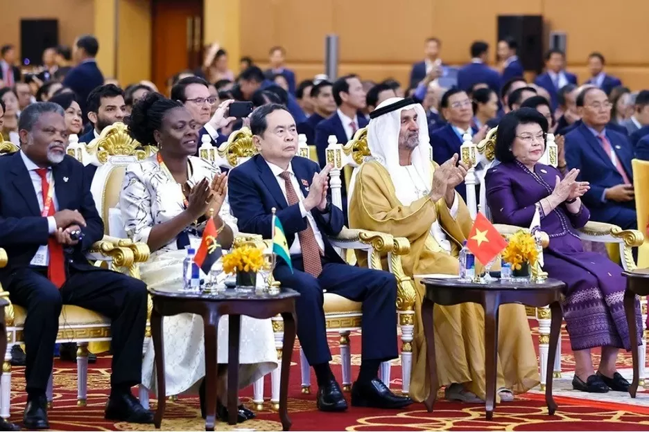 NA Chairman Tran Thanh Man (third from left) is leading a Vietnamese delegation to the 11th plenary session of the International Parliament for Tolerance and Peace. (Photo: VNA) NA Chairman Tran Thanh Man (third from left) is leading a Vietnamese delegation to the 11th plenary session of the International Parliament for Tolerance and Peace. (Photo: VNA)