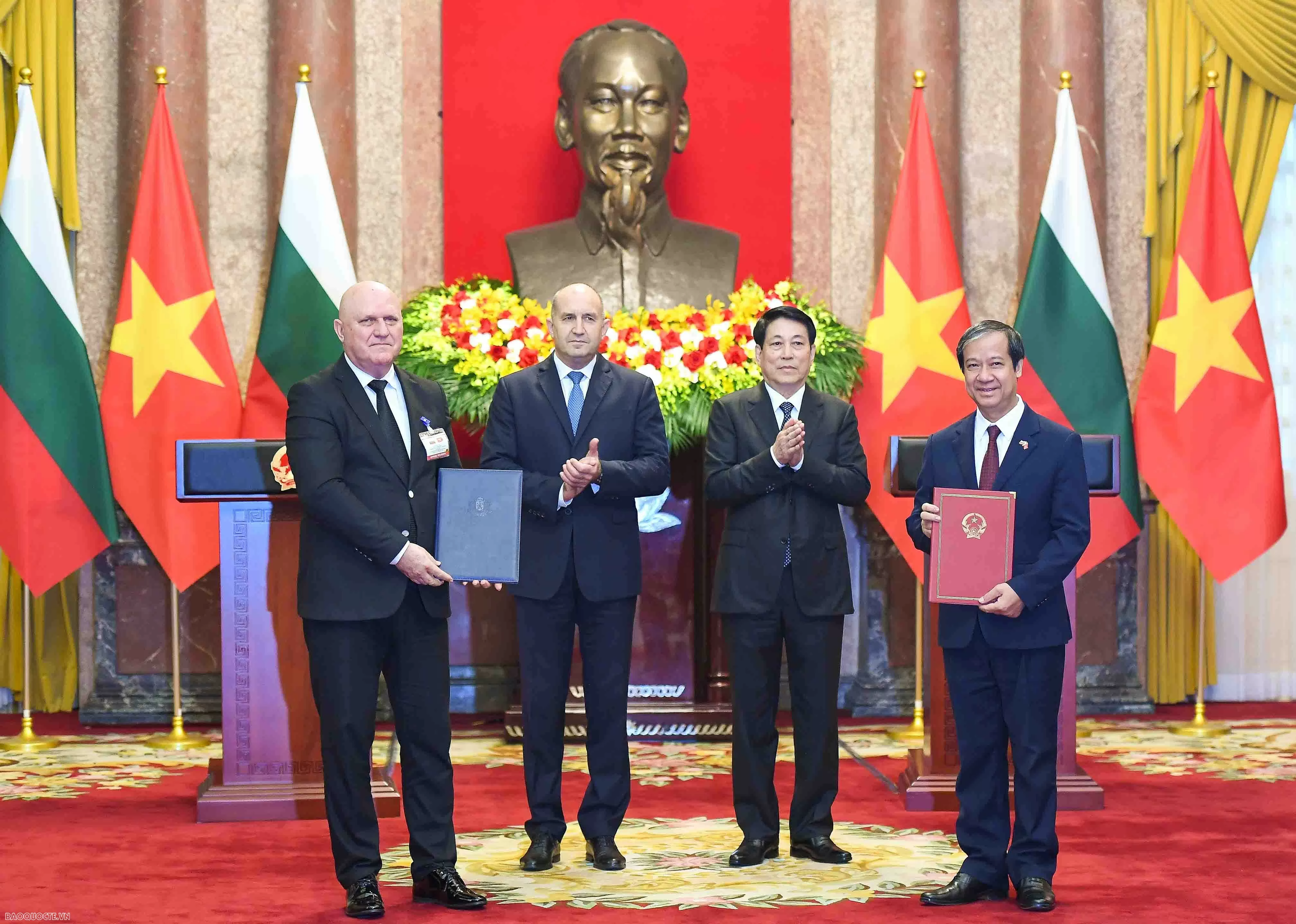 Vietnam, Bulgaria Presidents hold press conference announcing measures to enhance cooperation Vietnam, Bulgaria Presidents hold press conference announcing measures to enhance cooperation