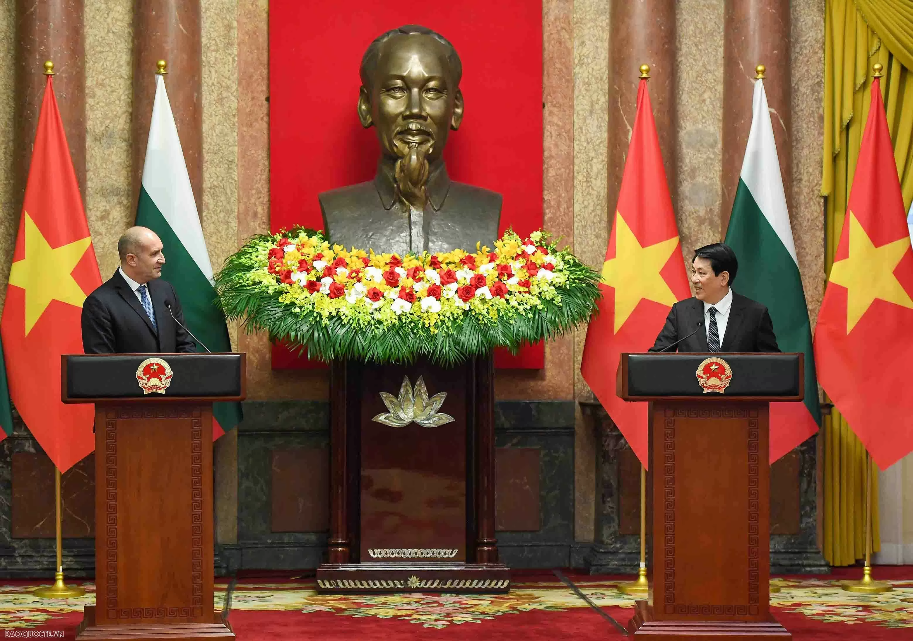 Vietnam Bulgaria Presidents hold press conference announcing measures to enhance cooperation Vietnam Bulgaria Presidents hold press conference announcing measures to enhance cooperation