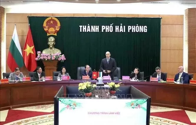 Bulgarian President Rumen Radev visits northern Hai Phong port city Bulgarian President Rumen Radev visits northern Hai Phong port city