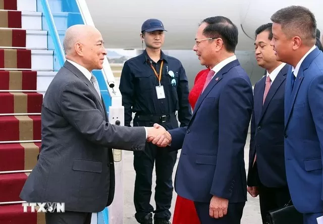 Cambodian King arrived in Hanoi, starting state visit to Vietnam Cambodian King arrived in Hanoi, starting state visit to Vietnam