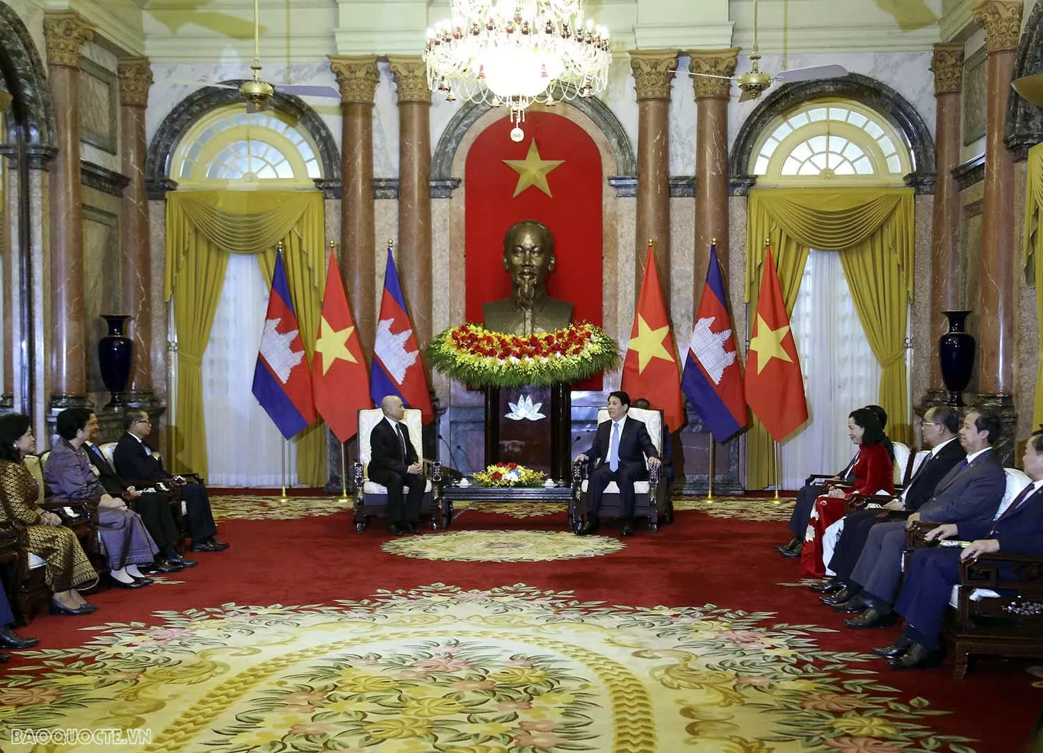 President Luong Cuong welcomes Cambodian King Norodom Sihamoni in Hanoi President Luong Cuong welcomes Cambodian King Norodom Sihamoni in Hanoi