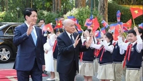 President Luong Cuong hosts welcome ceremony for Cambodian King Norodom Sihamoni