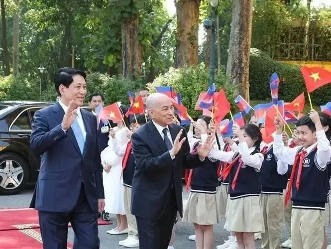 President Luong Cuong hosts welcome ceremony for Cambodian King President Luong Cuong hosts welcome ceremony for Cambodian King