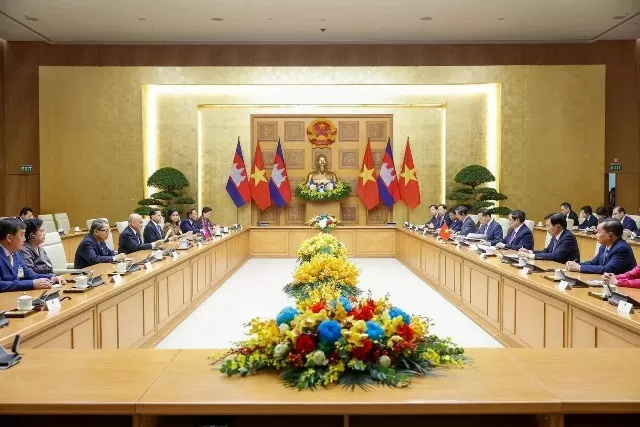 Prime Minister Pham Minh Chinh meets with Cambodian King Norodom Sihamoni in Hanoi Prime Minister Pham Minh Chinh meets with Cambodian King Norodom Sihamoni in Hanoi