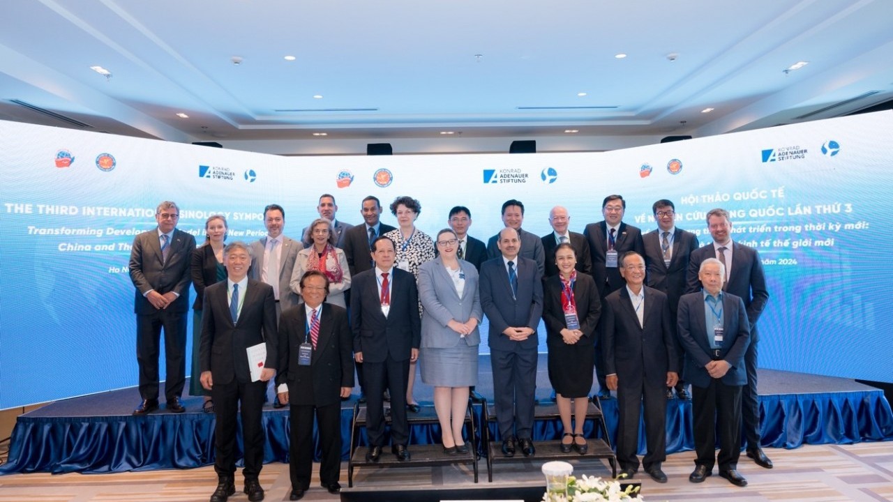 Transforming development model in the new period: China and the new world economic order