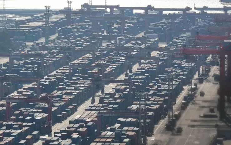 Containers laden with exports are loaded at a port in Busan, Friday. Yonhap Containers laden with exports are loaded at a port in Busan, Friday. Yonhap