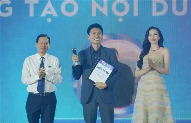 Vietnamese digital content creators honoured Vietnamese digital content creators honoured