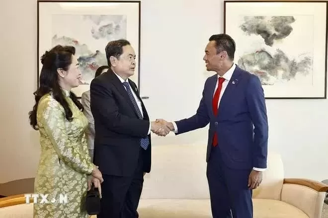 NA Chairman Tran Thanh Man meets with Vietnamese community in Singapore NA Chairman Tran Thanh Man meets with Vietnamese community in Singapore