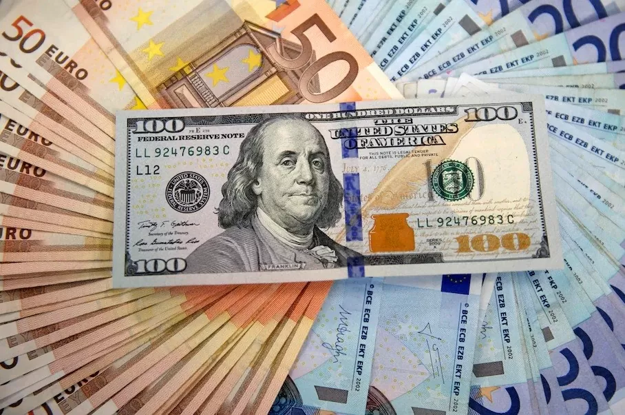 Reference exchange rate for the US dollar at 24,258 VND/USD on December 10, up 10 VND/USD