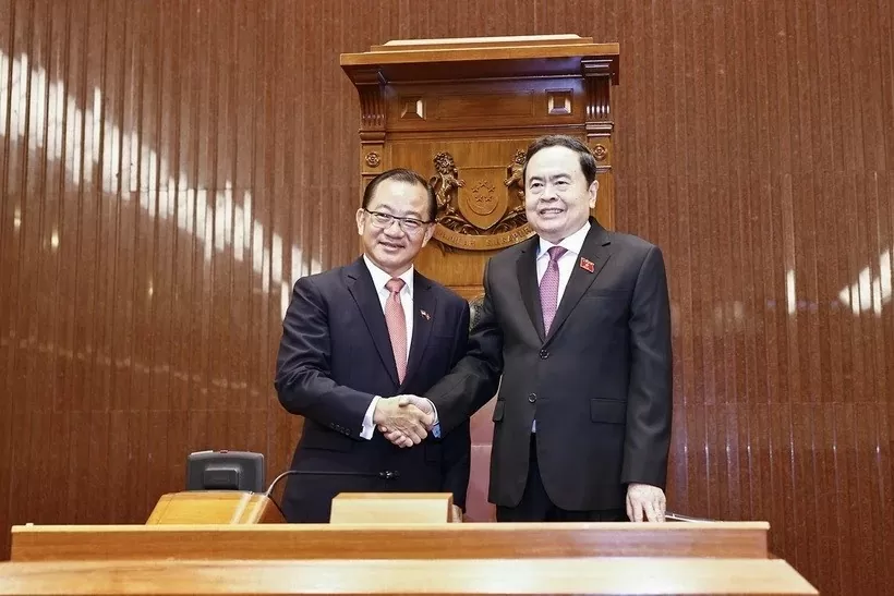 NA Chairman Tran Thanh Man holds talks with Singaporean top legislator NA Chairman Tran Thanh Man holds talks with Singaporean top legislator