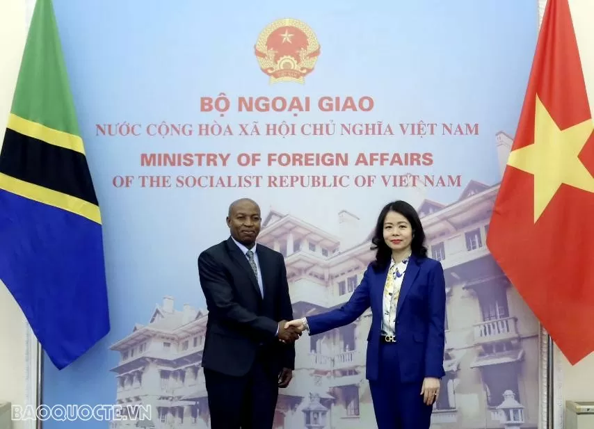 Deputy PM, Foreign Minister Bui Thanh Son receives Tanzanian Deputy Foreign Minister Deputy PM, Foreign Minister Bui Thanh Son receives Tanzanian Deputy Foreign Minister